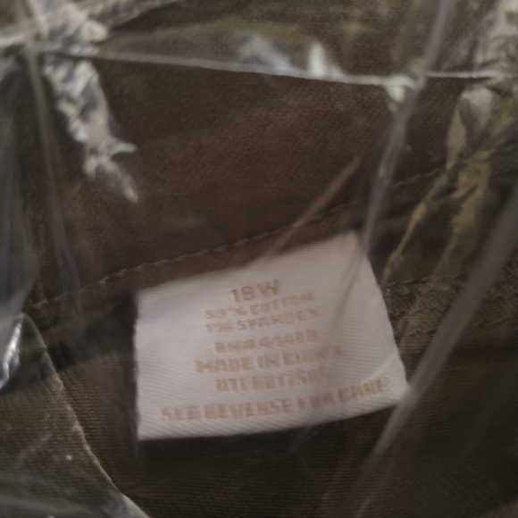 NWT Womens Size 22W Destroyed Bermuda Jean Shorts - Picture 6 of 6